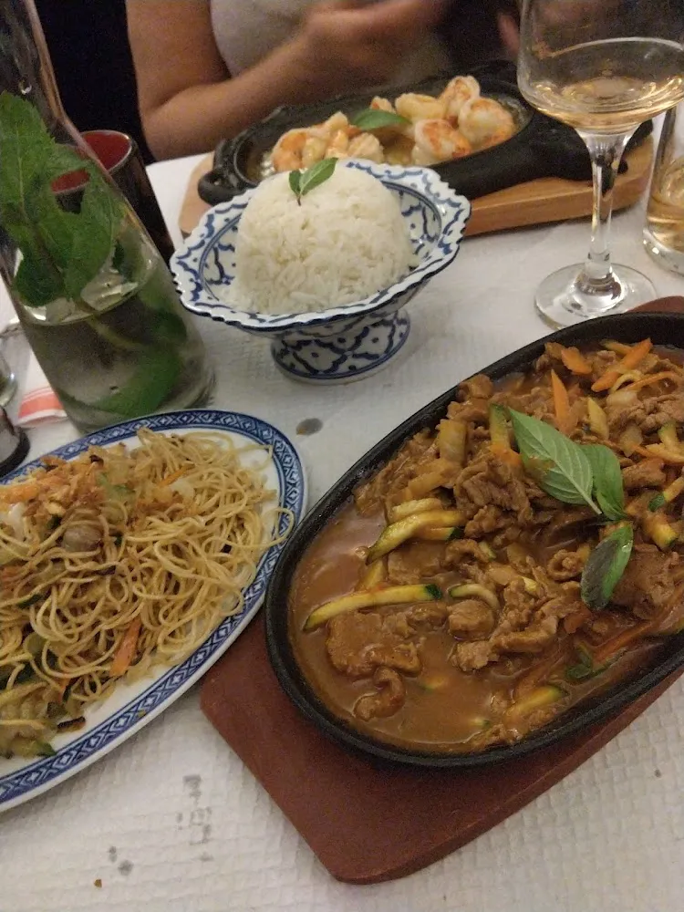 Bœuf Au Oignon Sur Plaque Chauffante